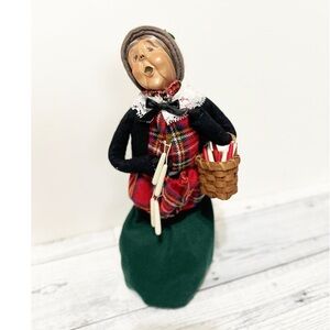 1998 Byers Choice The Carolers Lady With Basket Of Candles Doll